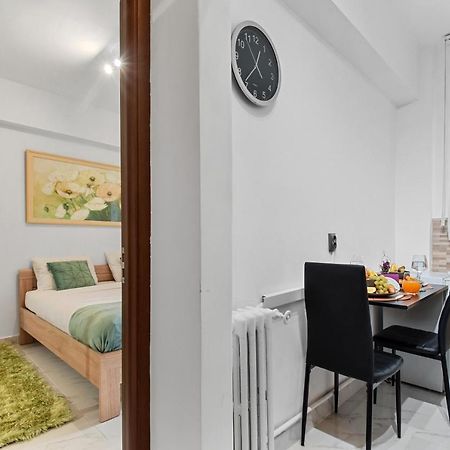 Central Studio Emerald Apartment Bucharest Luaran gambar