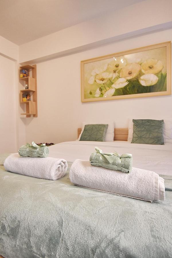 Central Studio Emerald Apartment Bucharest Luaran gambar