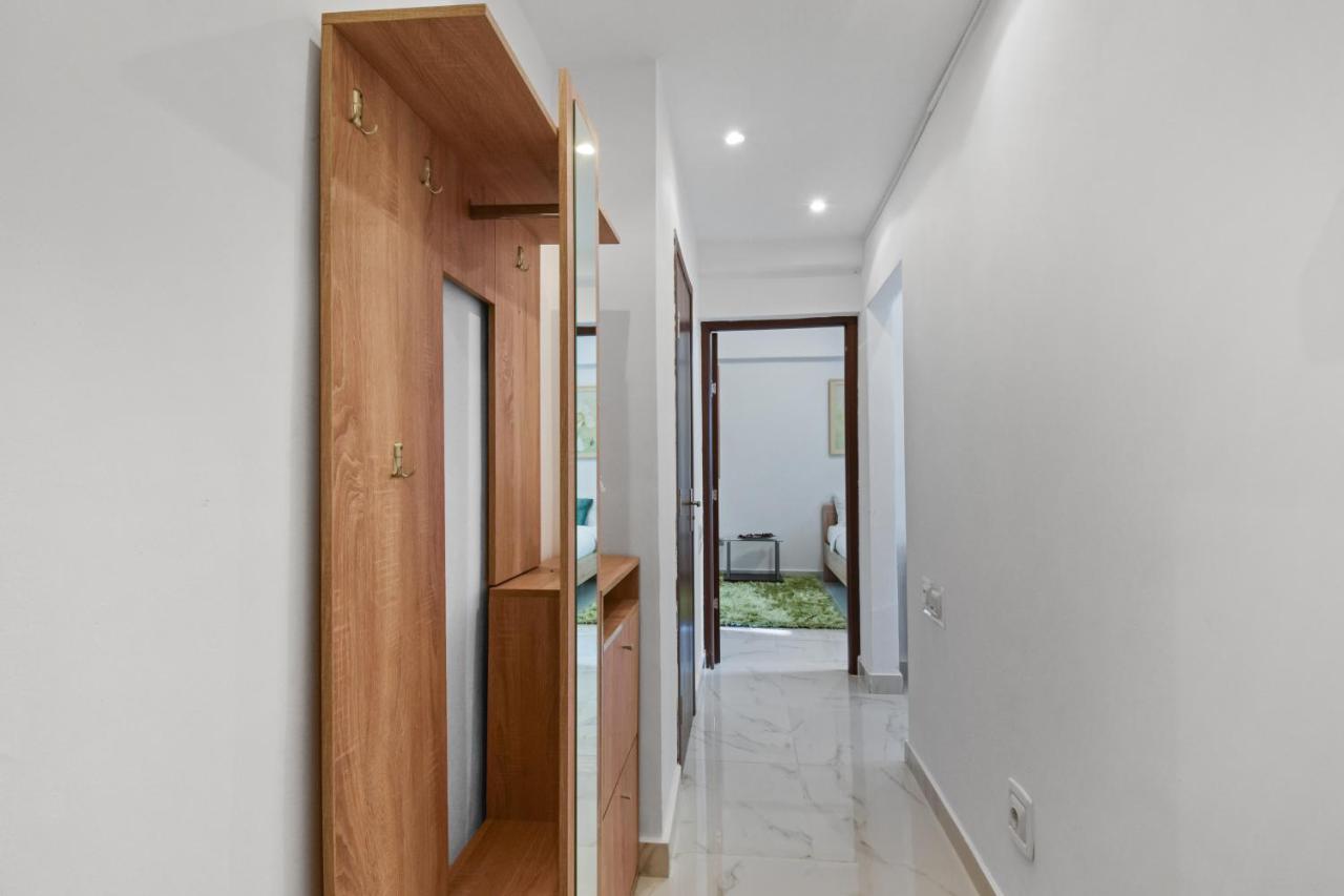 Central Studio Emerald Apartment Bucharest Luaran gambar