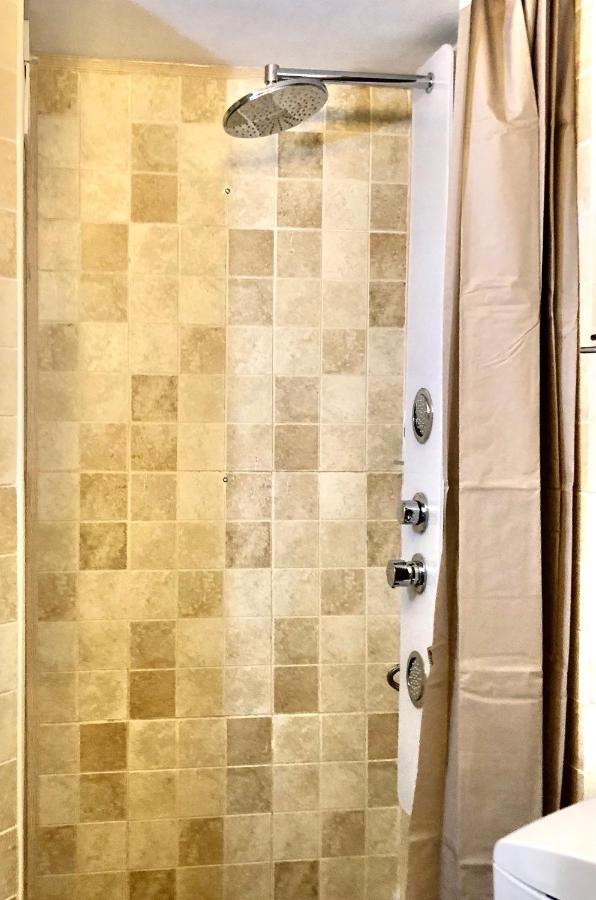 Central Studio Emerald Apartment Bucharest Luaran gambar