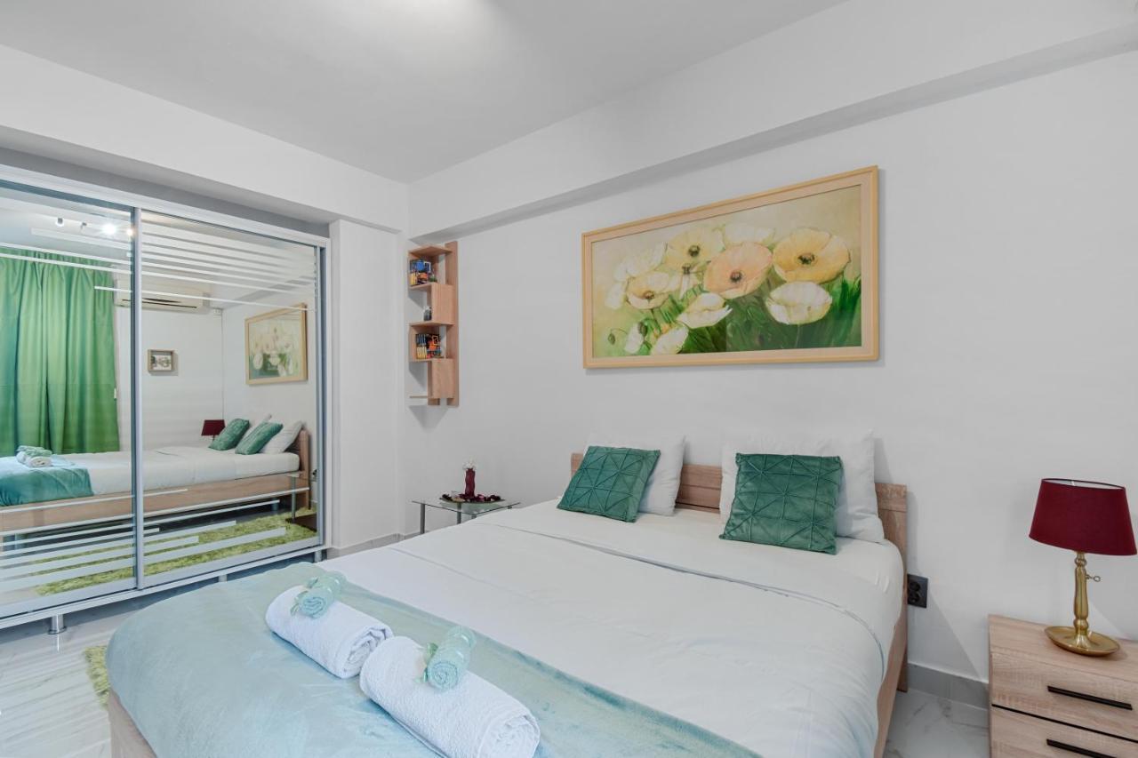 Central Studio Emerald Apartment Bucharest Luaran gambar