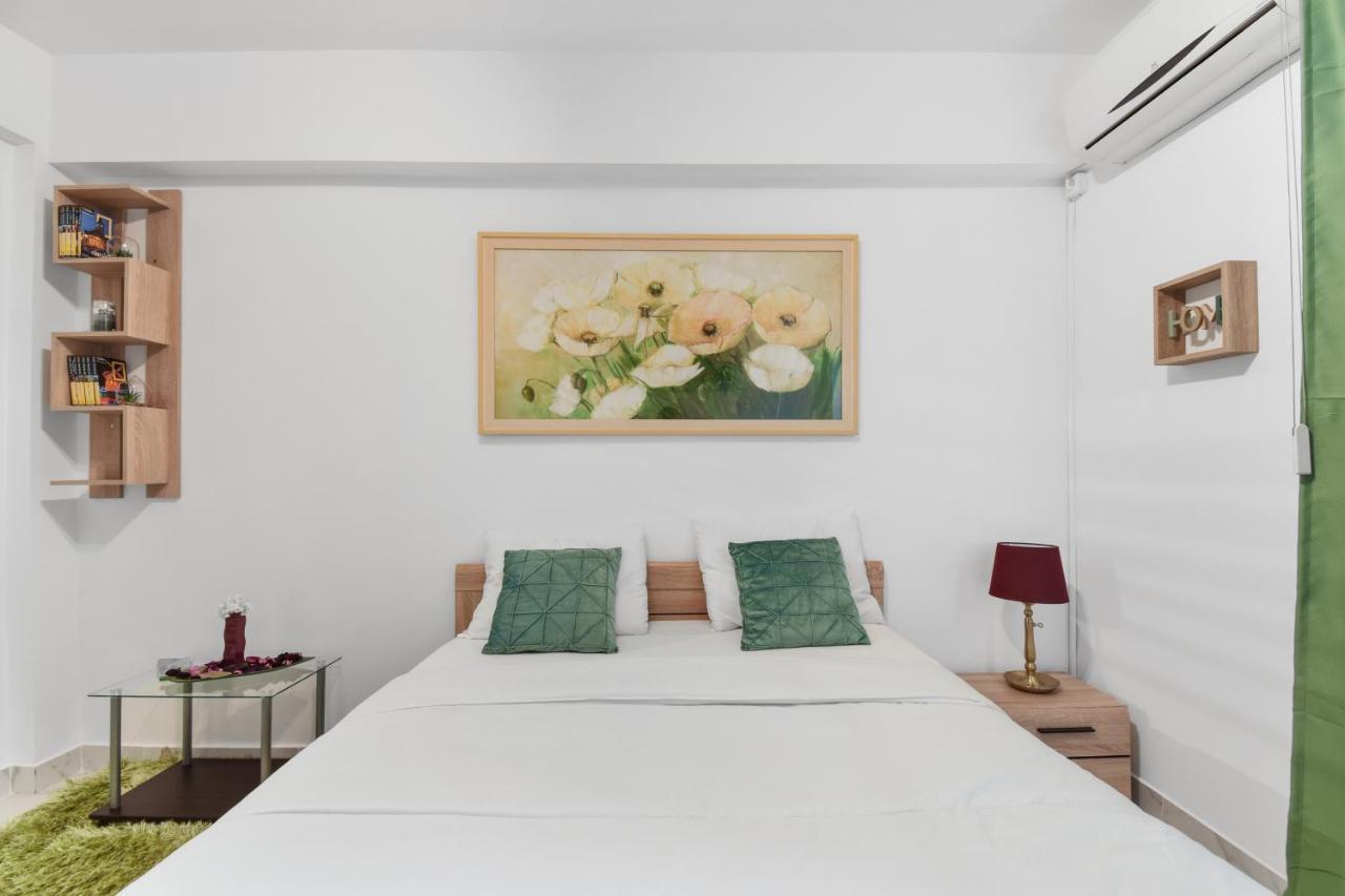 Central Studio Emerald Apartment Bucharest Luaran gambar